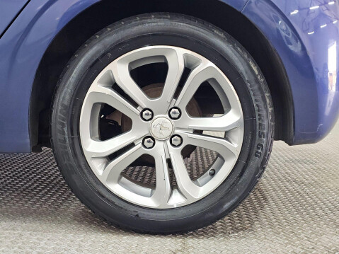 Peugeot 208 1.2 VTi Allure Euro 5 5dr 9