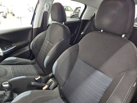 Peugeot 208 1.2 VTi Allure Euro 5 5dr 20