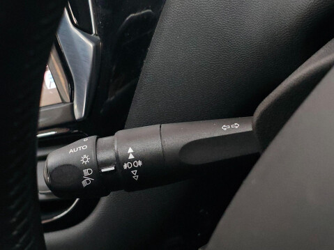 Peugeot 208 1.2 VTi Allure Euro 5 5dr 41