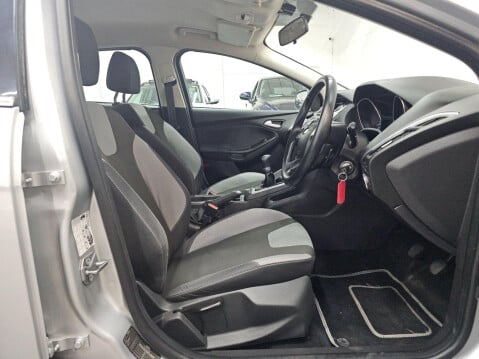 Ford Focus 1.0T EcoBoost Zetec Euro 5 (s/s) 5dr 11