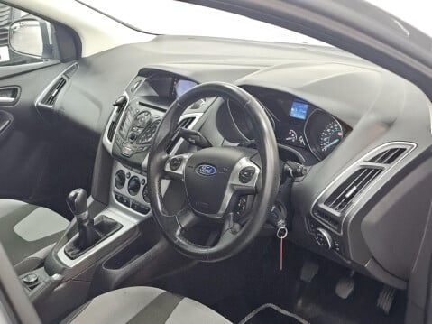 Ford Focus 1.0T EcoBoost Zetec Euro 5 (s/s) 5dr 12