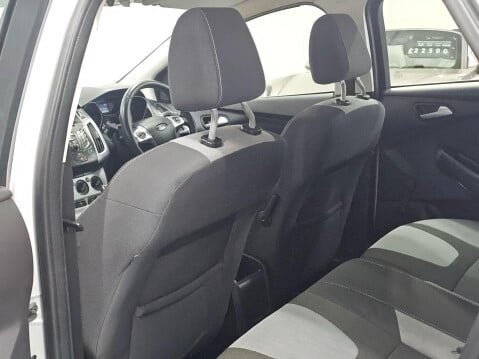Ford Focus 1.0T EcoBoost Zetec Euro 5 (s/s) 5dr 22