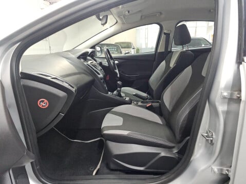 Ford Focus 1.0T EcoBoost Zetec Euro 5 (s/s) 5dr 15