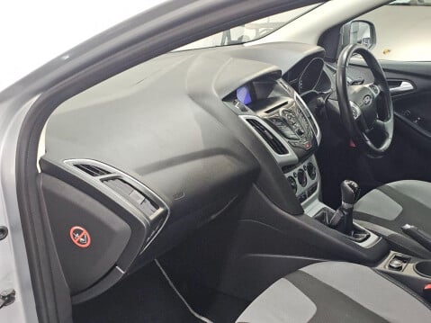 Ford Focus 1.0T EcoBoost Zetec Euro 5 (s/s) 5dr 16