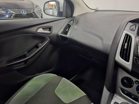 Ford Focus 1.0T EcoBoost Zetec Euro 5 (s/s) 5dr 74