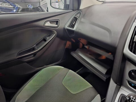 Ford Focus 1.0T EcoBoost Zetec Euro 5 (s/s) 5dr 75