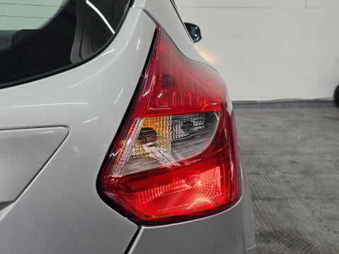 Ford Focus 1.0T EcoBoost Zetec Euro 5 (s/s) 5dr 80