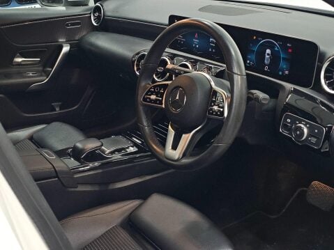 Mercedes-Benz A Class 1.5 A180d Sport (Executive) 7G-DCT Euro 6 (s/s) 5dr 11