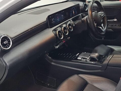 Mercedes-Benz A Class 1.5 A180d Sport (Executive) 7G-DCT Euro 6 (s/s) 5dr 15