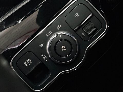 Mercedes-Benz A Class 1.5 A180d Sport (Executive) 7G-DCT Euro 6 (s/s) 5dr 61