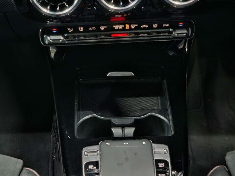 Mercedes-Benz A Class 1.5 A180d AMG Line (Executive) 7G-DCT Euro 6 (s/s) 5dr 31