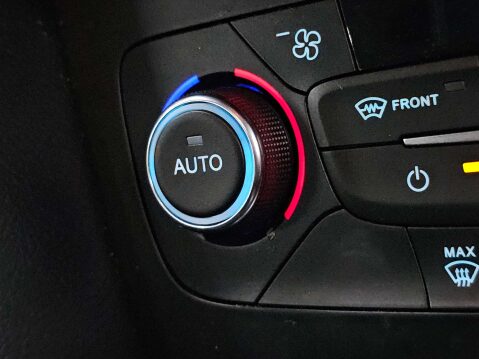 Ford Focus 1.5 Focus Titanium 5dr 55