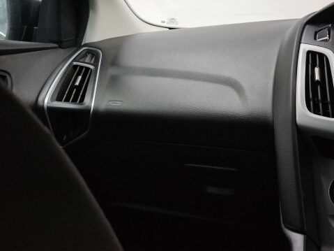 Ford Focus 1.0 Focus Zetec T 5dr 27