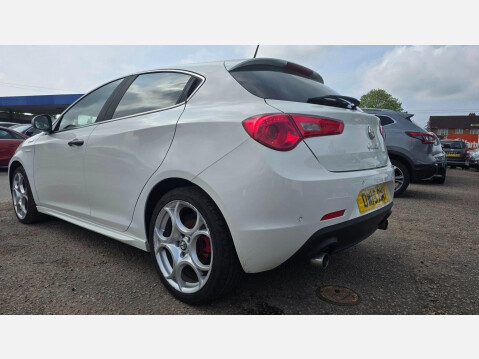 Alfa Romeo Giulietta 2.0 JTDM-2 QV Line TCT Euro 5 (s/s) 5dr 10