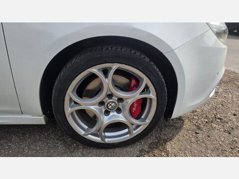 Alfa Romeo Giulietta 2.0 JTDM-2 QV Line TCT Euro 5 (s/s) 5dr 23