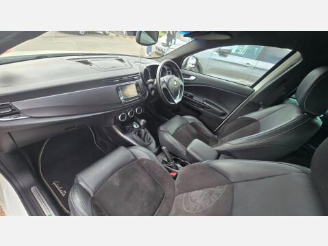 Alfa Romeo Giulietta 2.0 JTDM-2 QV Line TCT Euro 5 (s/s) 5dr 45