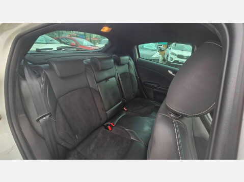 Alfa Romeo Giulietta 2.0 JTDM-2 QV Line TCT Euro 5 (s/s) 5dr 31