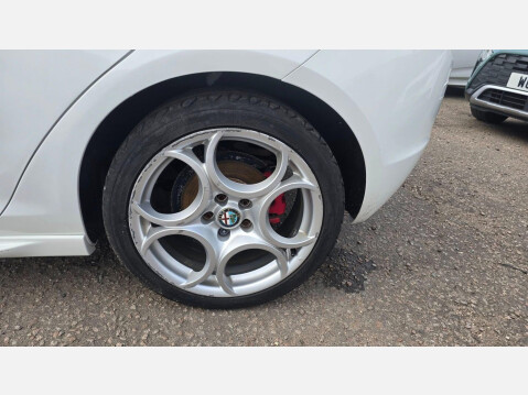 Alfa Romeo Giulietta 2.0 JTDM-2 QV Line TCT Euro 5 (s/s) 5dr 9