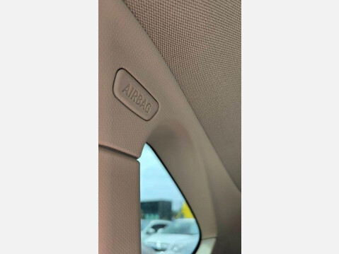 BMW 2 Series 1.5 218i Luxury Euro 6 (s/s) 5dr 37