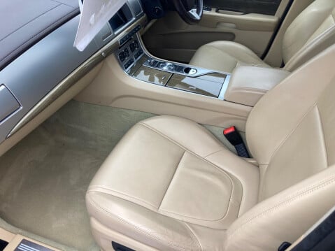 Jaguar XF 3.0d V6 Premium Luxury Auto Euro 5 (s/s) 4dr 25