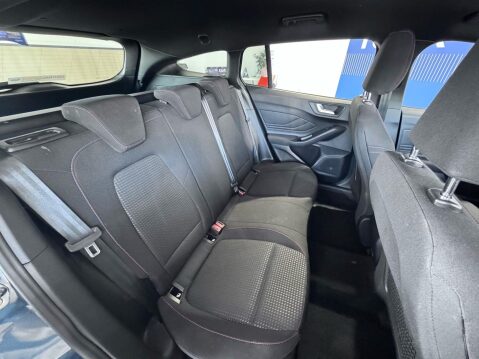 Ford Focus 1.0T EcoBoost ST-Line Euro 6 (s/s) 5dr 39
