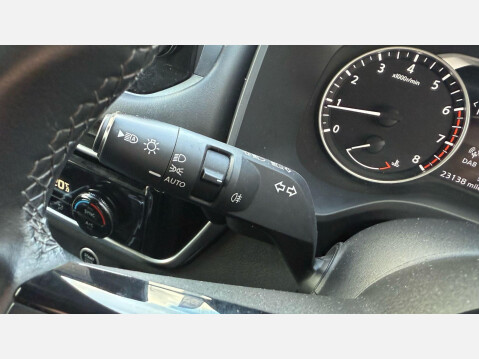 Nissan Qashqai 1.3 DIG-T MHEV N-Connecta Euro 6 (s/s) 5dr 32