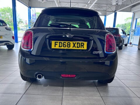 Mini Hatch 1.5 Cooper Classic Euro 6 (s/s) 3dr 7
