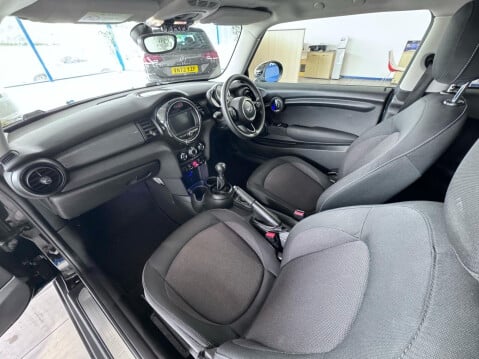 Mini Hatch 1.5 Cooper Classic Euro 6 (s/s) 3dr 37