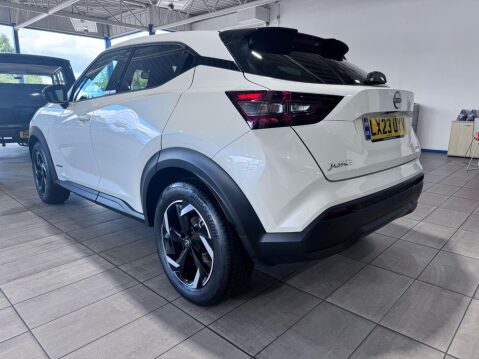 Nissan Juke 1.6 N-Connecta Auto Euro 6 5dr 9