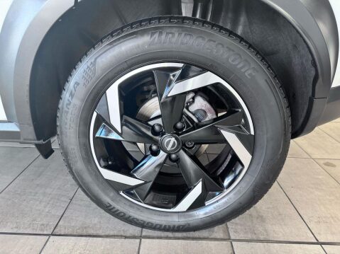 Nissan Juke 1.6 N-Connecta Auto Euro 6 5dr 20