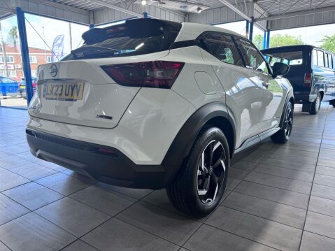 Nissan Juke 1.6 N-Connecta Auto Euro 6 5dr 5