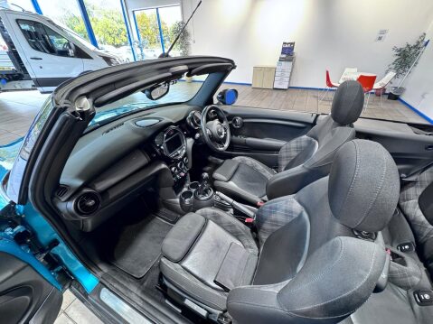 Mini Convertible 1.5 Cooper Euro 6 (s/s) 2dr 18