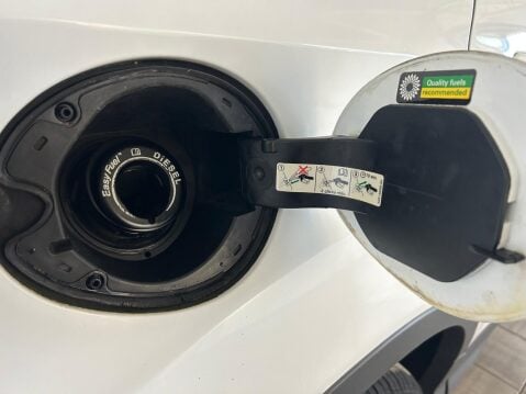 Ford Kuga 2.0 TDCi Titanium 2WD Euro 5 5dr 38