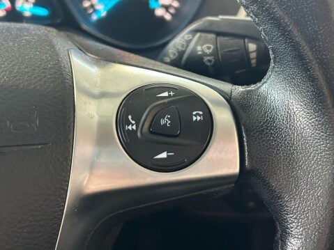 Ford Kuga 2.0 TDCi Titanium 2WD Euro 5 5dr 27