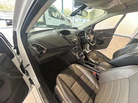 Ford Kuga 2.0 TDCi Titanium 2WD Euro 5 5dr 15