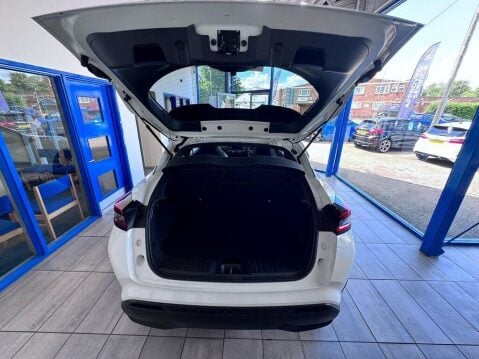 Nissan Juke 1.6 N-Connecta Auto Euro 6 5dr 33
