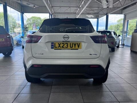 Nissan Juke 1.6 N-Connecta Auto Euro 6 5dr 4