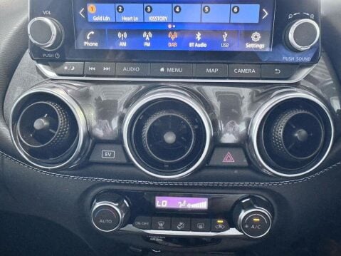 Nissan Juke 1.6 N-Connecta Auto Euro 6 5dr 17