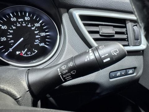 Nissan Qashqai 1.3 DIG-T N-Connecta Euro 6 (s/s) 5dr 24