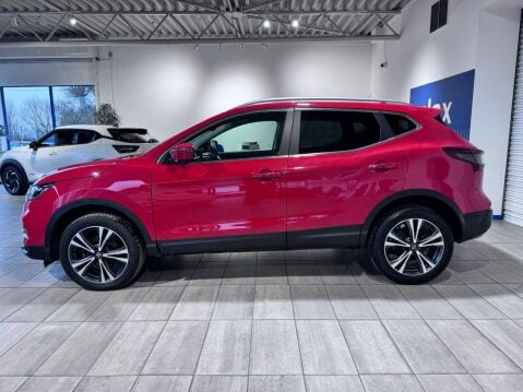 Nissan Qashqai 1.3 DIG-T N-Connecta Euro 6 (s/s) 5dr 6