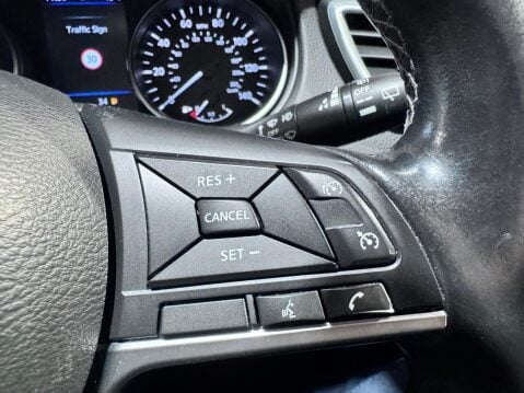 Nissan Qashqai 1.3 DIG-T N-Connecta Euro 6 (s/s) 5dr 22