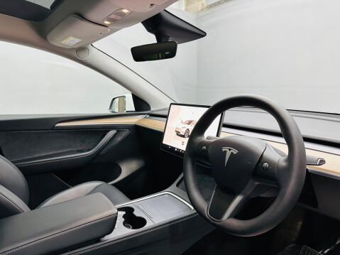 Tesla Model Y Auto RWD 5dr 15