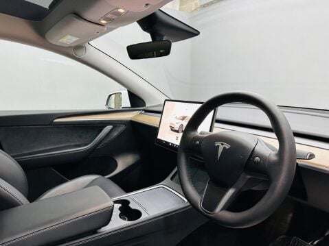 Tesla Model Y Auto RWD 5dr 15