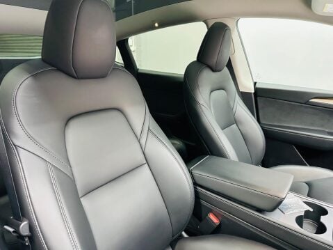 Tesla Model Y Auto RWD 5dr 17
