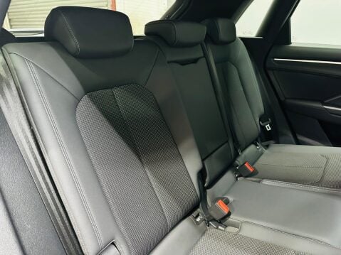 Audi Q3 1.5 TFSI CoD 35 S line S Tronic Euro 6 (s/s) 5dr 19