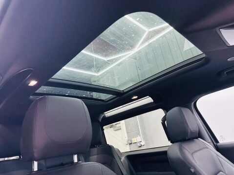 Land Rover Defender 3.0 D250 MHEV X-Dynamic SE Auto 4WD Euro 6 (s/s) 3dr 28