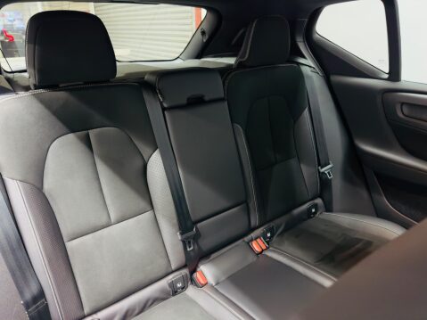 Volvo XC40 2.0 B4 MHEV R-Design Pro Auto Euro 6 (s/s) 5dr 16