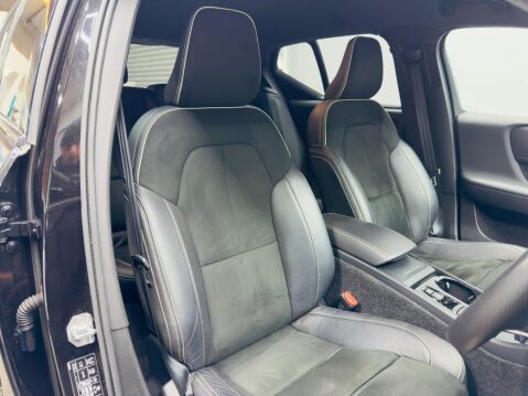 Volvo XC40 2.0 B4 MHEV R-Design Pro Auto Euro 6 (s/s) 5dr 17