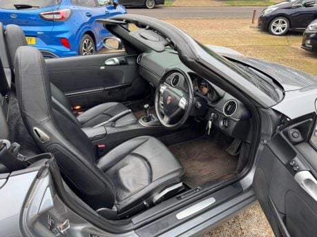 Porsche Boxster 2.7 987 2dr 16