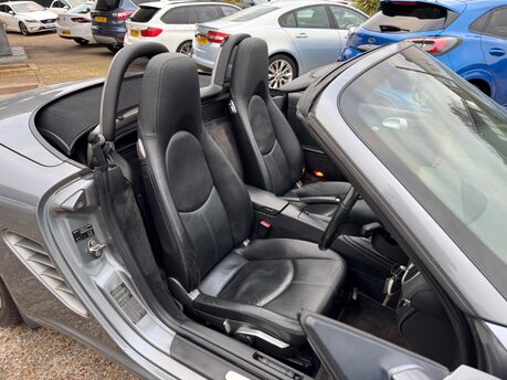 Porsche Boxster 2.7 987 2dr 17